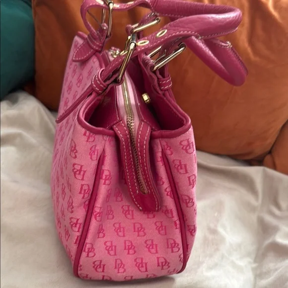 Dooney and Bourke Small Bucket Satchel in pink. Y2K, Barbie style - Picture 5 of 16